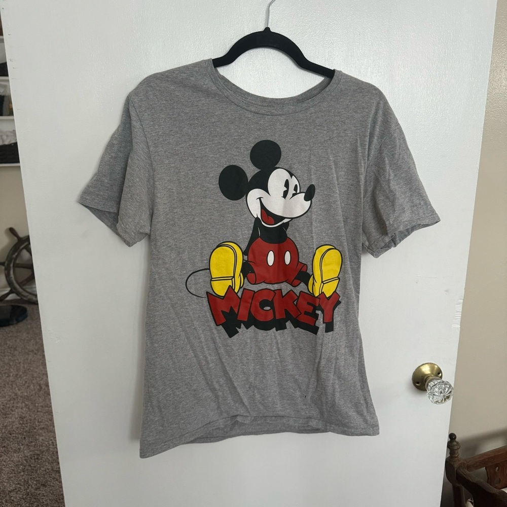 Disney Men’s Mickey Mouse Grey T Shirt Size M 
does have a small hole